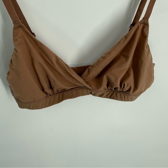 Skims Fits Everybody Triangle Bralette Tan Neutral Size Medium No Wire - Picture 3 of 7